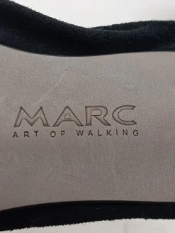 Pumps><noscript><img width=