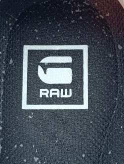 Sneaker><noscript><img width=