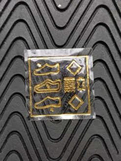 Sneaker><noscript><img width=