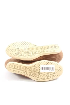 Sneaker><noscript><img width=