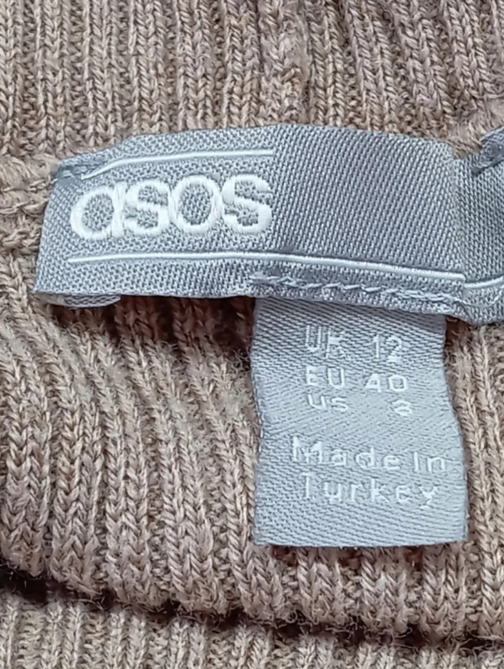 Kleider>Asos Pulloverkleid Größe 40 hellbraun