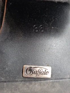 Stiefeletten><noscript><img width=