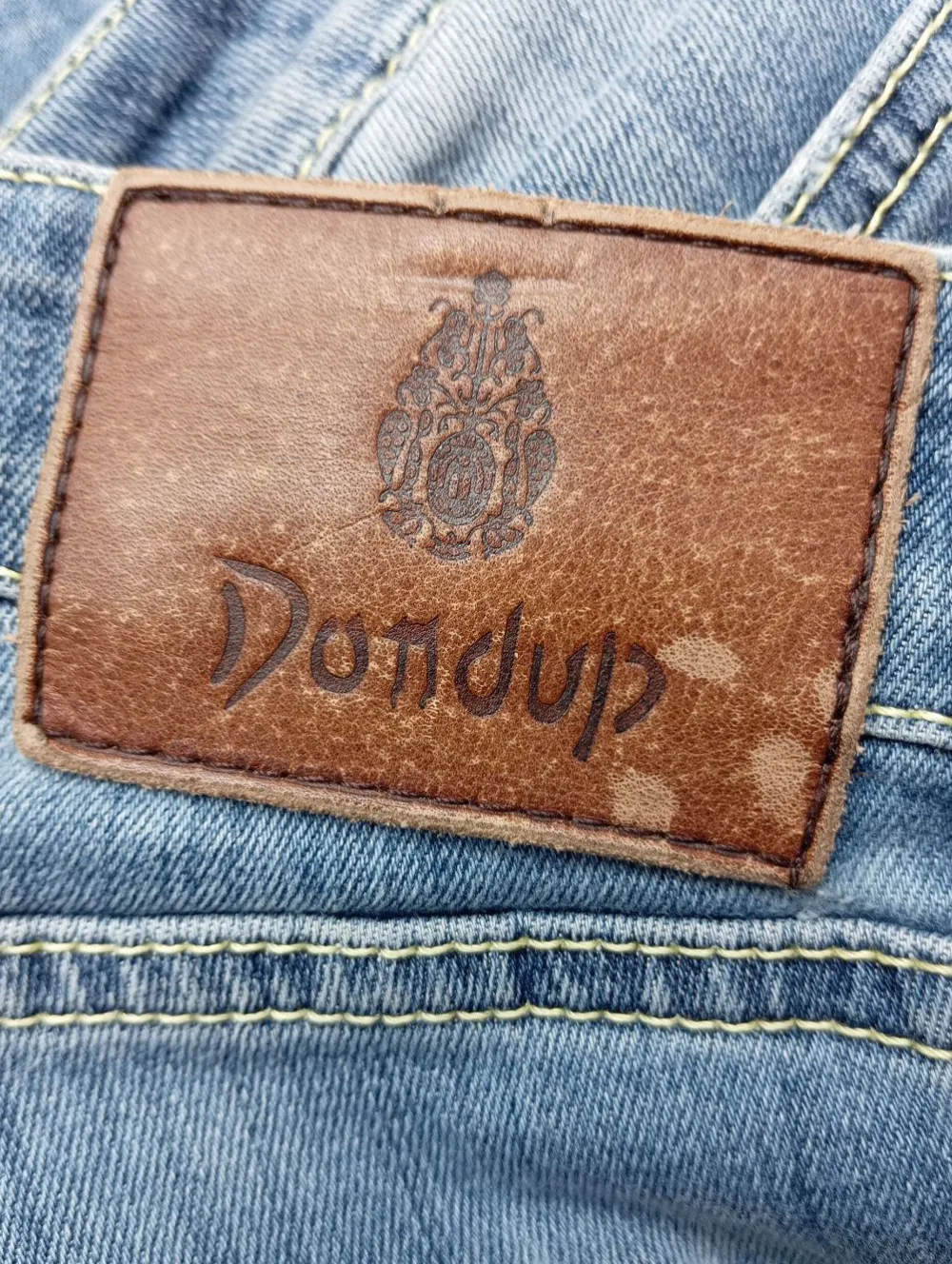 Jeans>Dondup Röhrenjeans Größe 38 blau