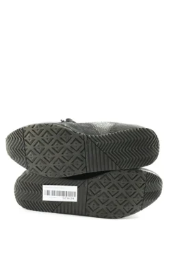 Sneaker><noscript><img width=