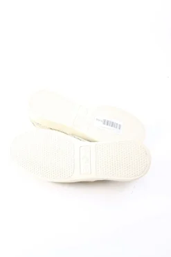 Sneaker><noscript><img width=