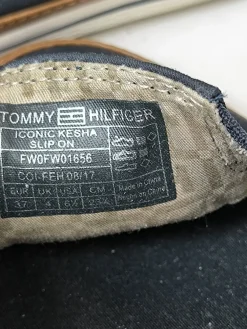 Sneaker><noscript><img width=