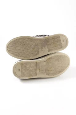 Sneaker><noscript><img width=