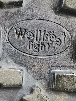 Sneaker><noscript><img width=