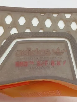 Sneaker><noscript><img width=