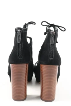 Pumps><noscript><img width=