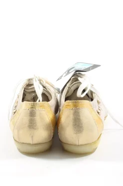 Sneaker><noscript><img width=