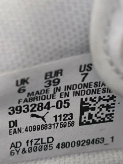 Sneaker><noscript><img width=