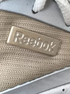 Sneaker><noscript><img width=