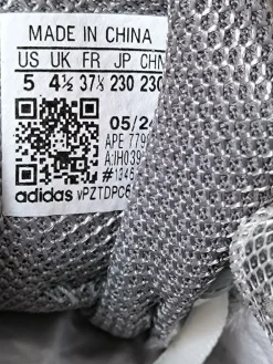 Sneaker><noscript><img width=