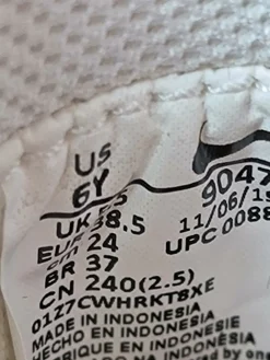 Sneaker><noscript><img width=