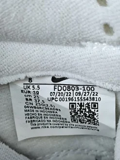 Sneaker><noscript><img width=