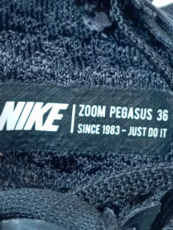 Sneaker><noscript><img width=