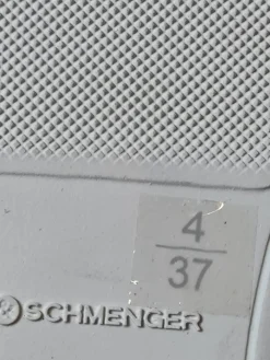 Sneaker><noscript><img width=