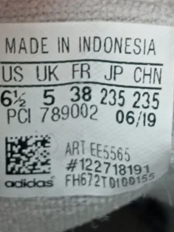 Sneaker><noscript><img width=