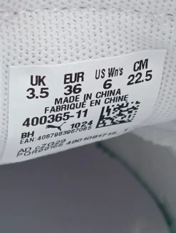 Sneaker><noscript><img width=