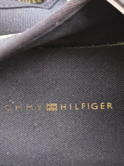 Sneaker><noscript><img width=