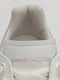 Sneaker><noscript><img width=