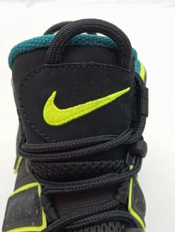 Sneaker><noscript><img width=