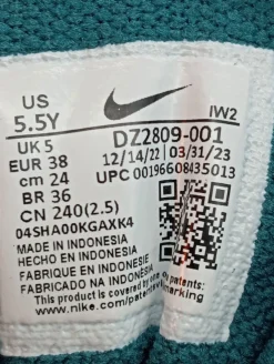 Sneaker><noscript><img width=