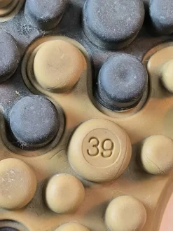 Sneaker><noscript><img width=