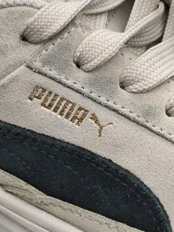 Sneaker><noscript><img width=