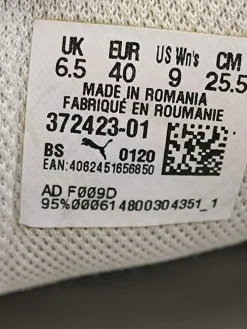 Sneaker><noscript><img width=