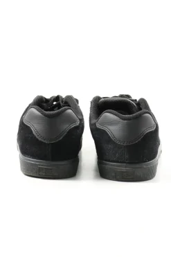 Sneaker><noscript><img width=