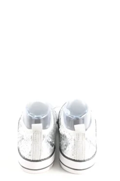 Sneaker><noscript><img width=