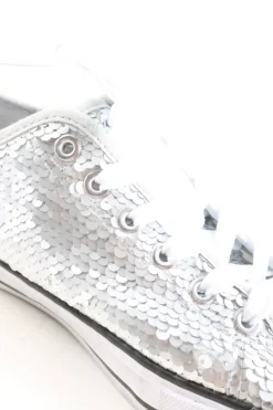 Sneaker><noscript><img width=