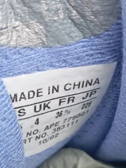 Sneaker><noscript><img width=