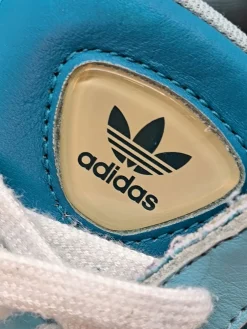 Sneaker><noscript><img width=