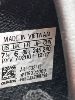 Sneaker><noscript><img width=