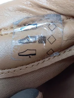 Sneaker><noscript><img width=