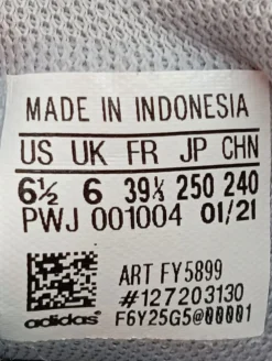 Sneaker><noscript><img width=