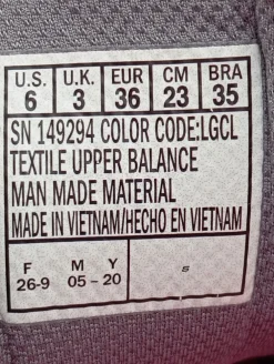 Sneaker><noscript><img width=