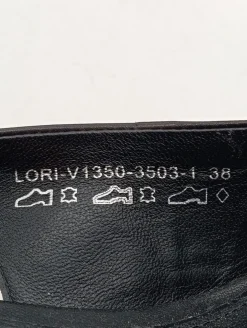 Pumps><noscript><img width=