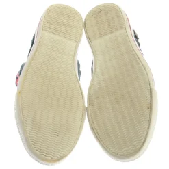 Sneaker><noscript><img width=