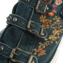 Sneaker><noscript><img width=