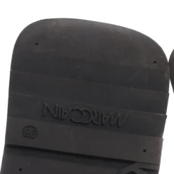 Sneaker><noscript><img width=