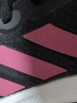 Sneaker><noscript><img width=