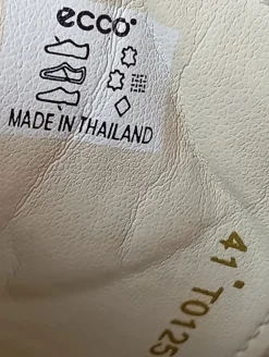 Sneaker><noscript><img width=