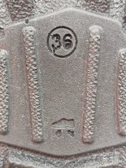 Sneaker><noscript><img width=