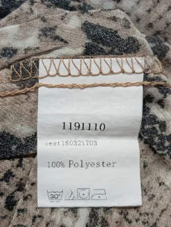 Tops><noscript><img width=