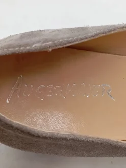 Pumps><noscript><img width=