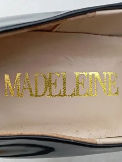 Pumps><noscript><img width=